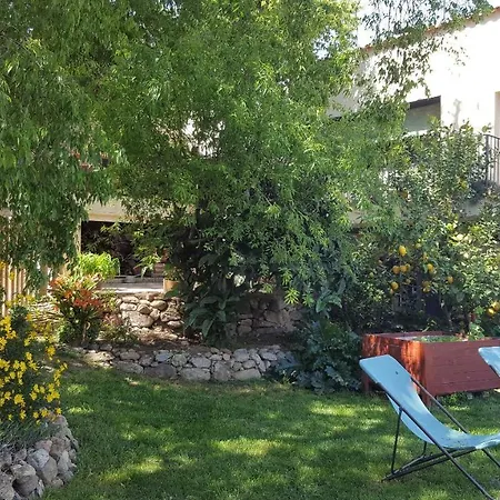 La Casa Dels Lledoners Bed & Breakfast *
